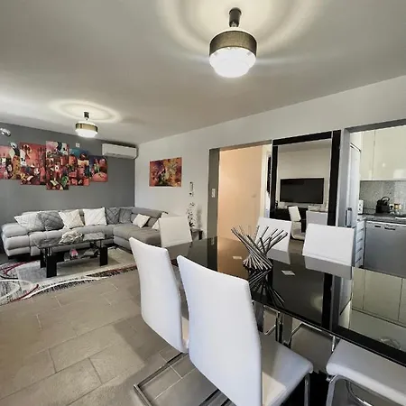 Diego 4 Pieces Duplex Apartment *