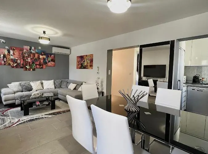 Diego 4 Pieces Duplex Apartment *